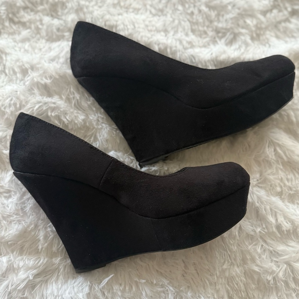 Elegant Black Wedge Heels